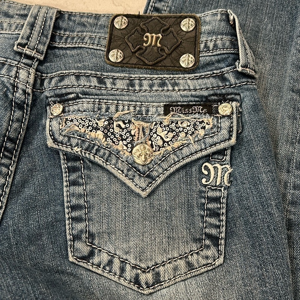Miss Me Embellished Cuffed Capri Women’s Jeans Size 27